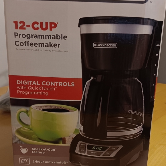 Black & Decker Programable Coffee Pot - Picture 3 of 5